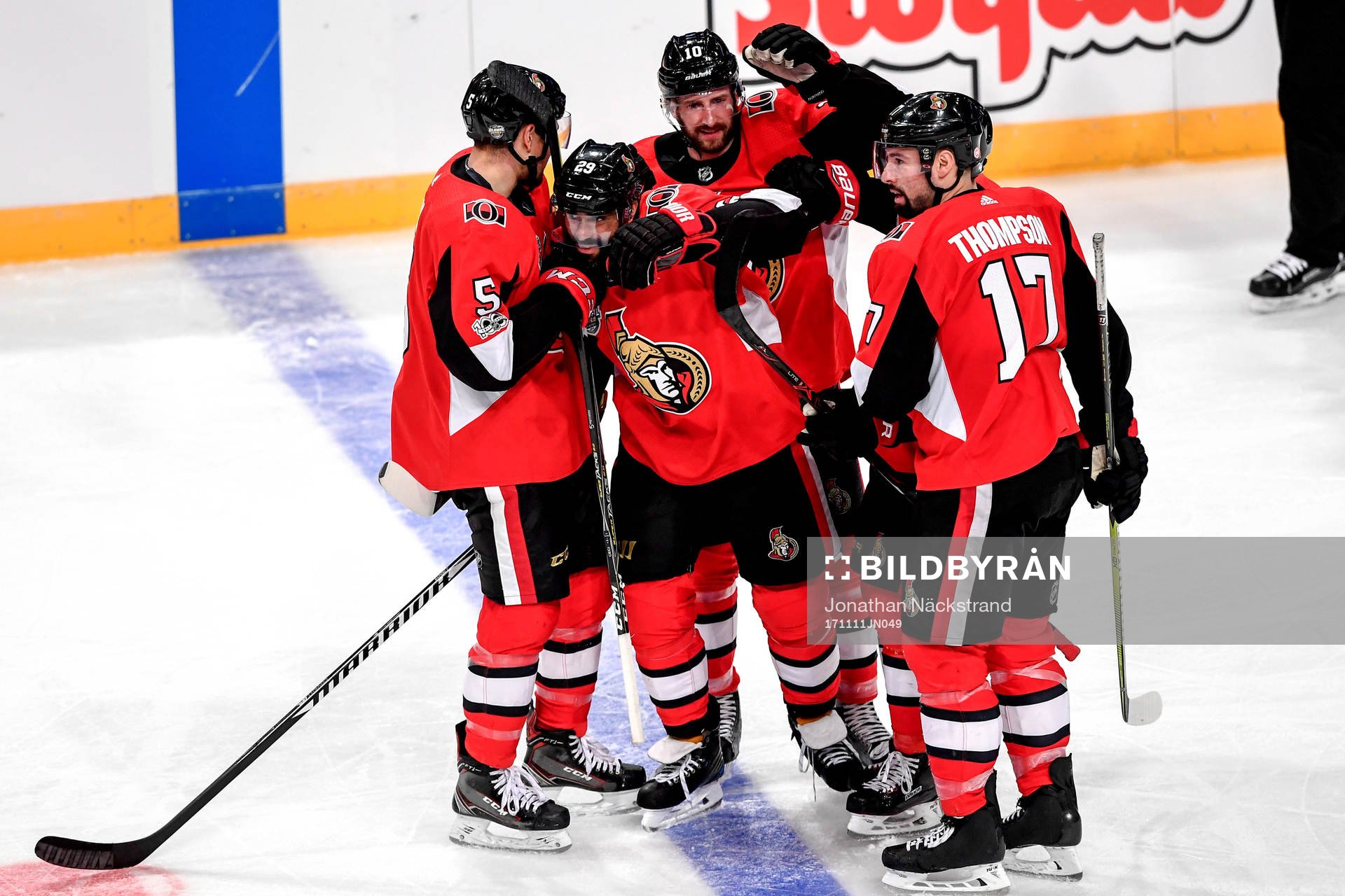 Ottawas Johnny Oduya jublar med lagkamrater