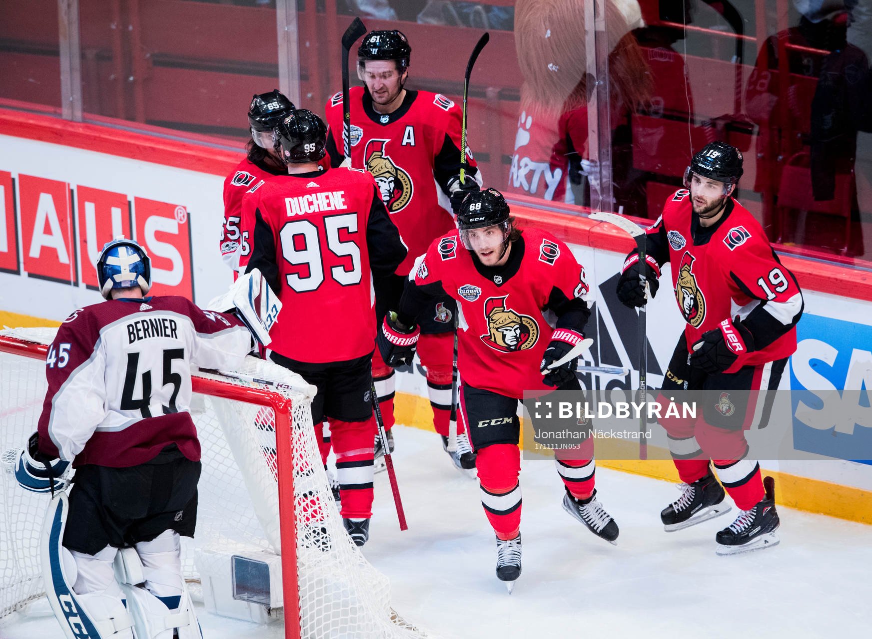Ottawas Mike Hoffman jublar