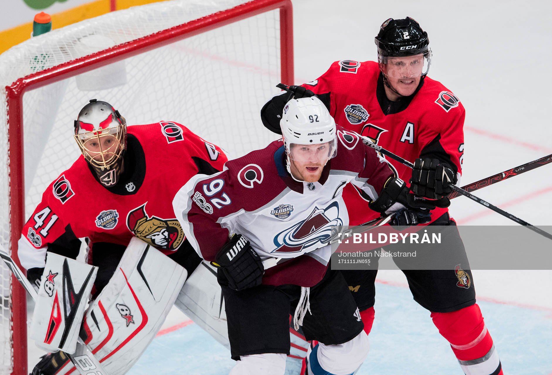 Colorados Gabriel Landeskog framför Ottawas målvakt Craig