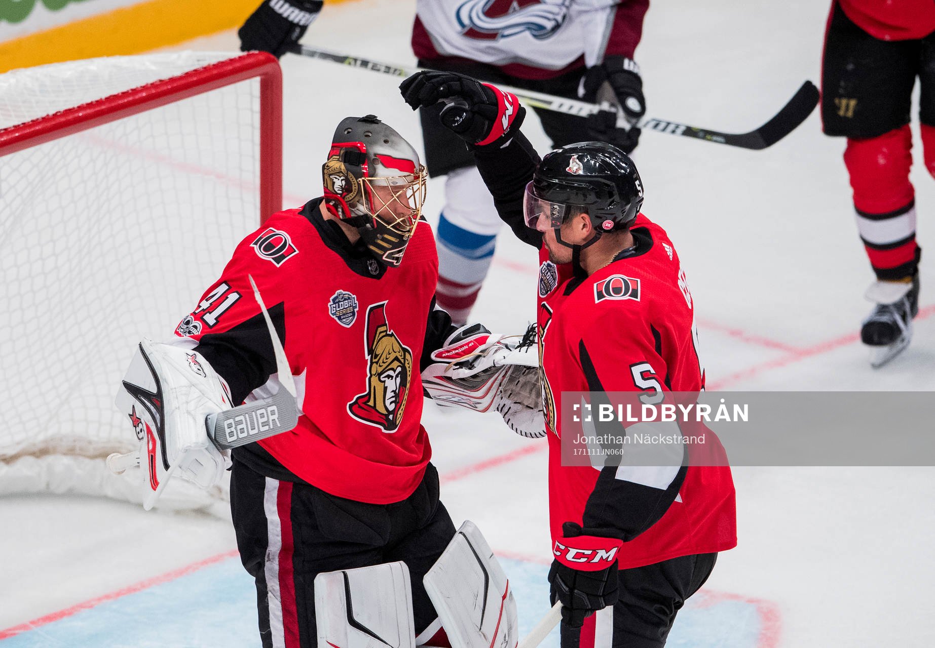 Ottawas målvakt Craig Anderson och Cody Ceci jublar 3-4