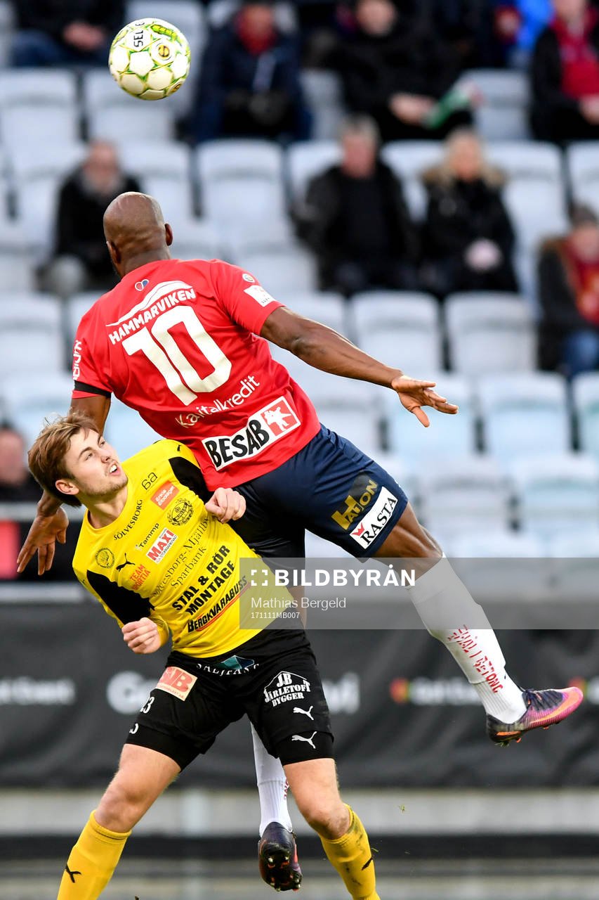 Mjällbys Axel Noren och Örgrytes Hakeem Araba