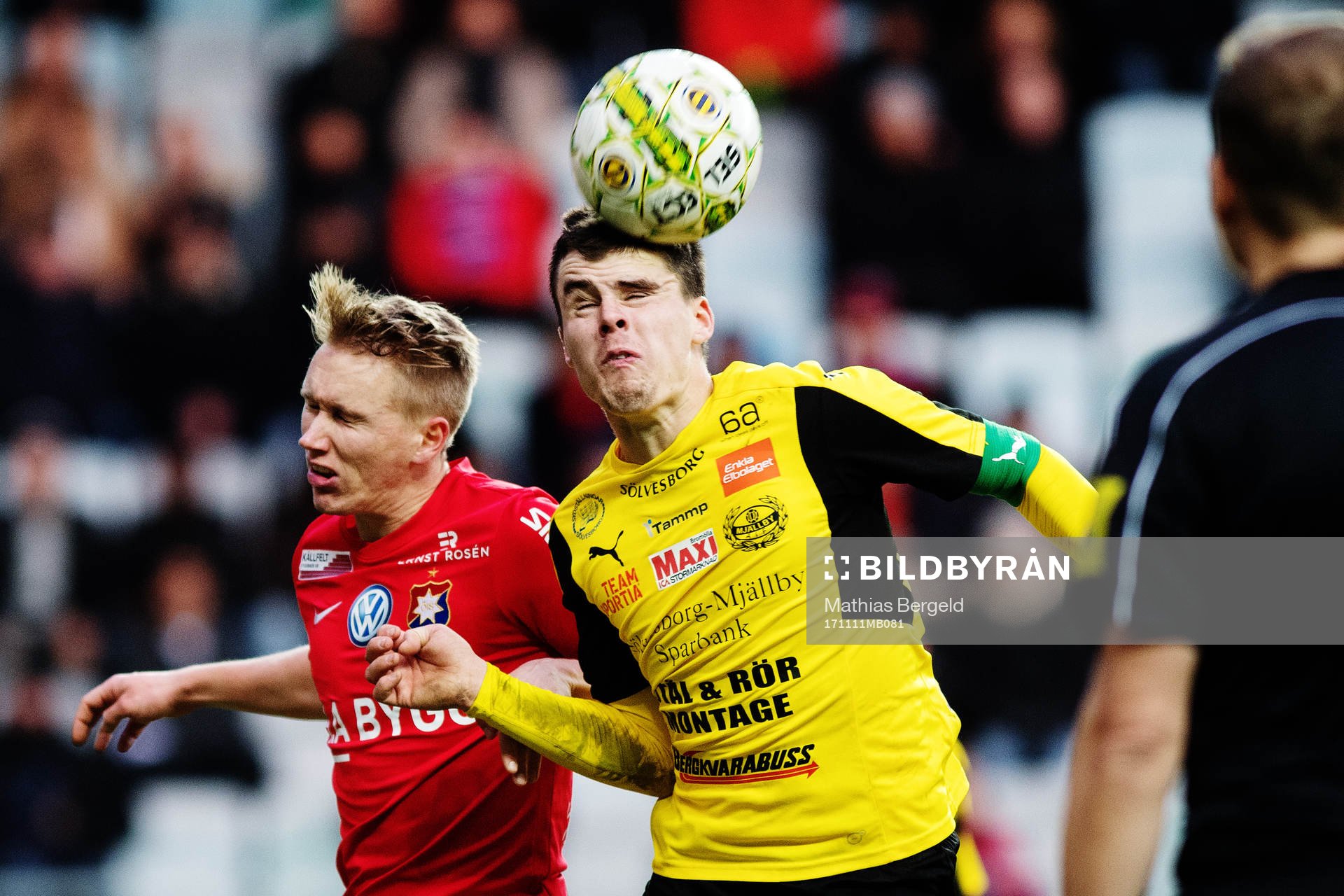 Örgrytes Emil Skogh och Mjällbys Jesper Gustavsson i