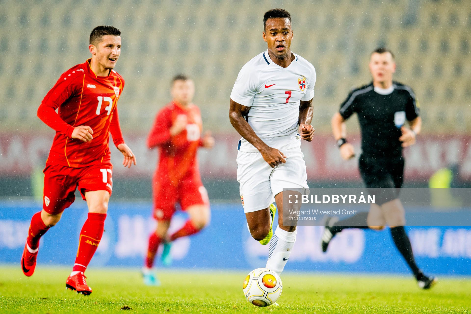 Enis Bardi of Macedonia and Ola Kamara of Norway
