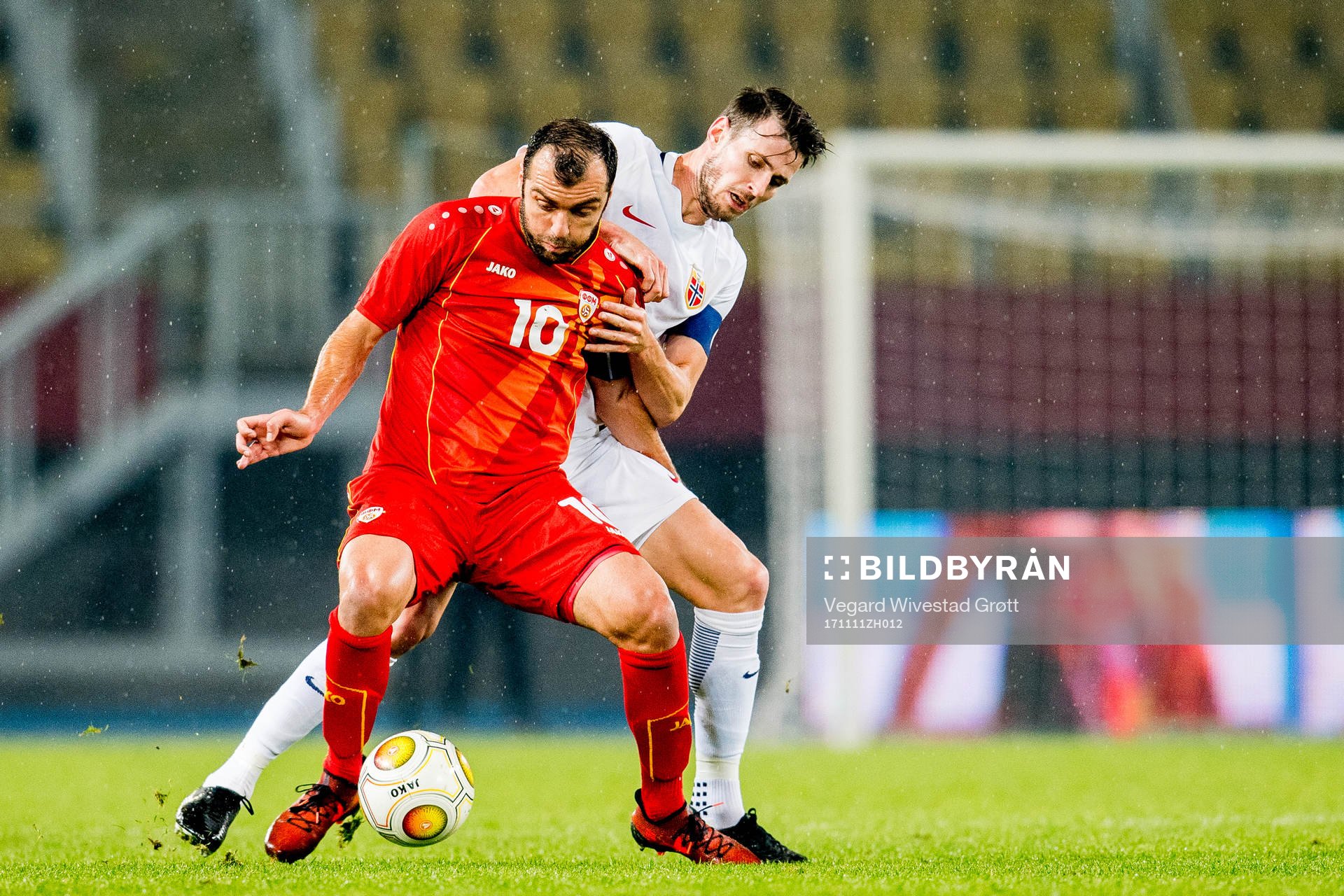 Goran Pandev of Macedonia and Håvard Nordtveit of Norway