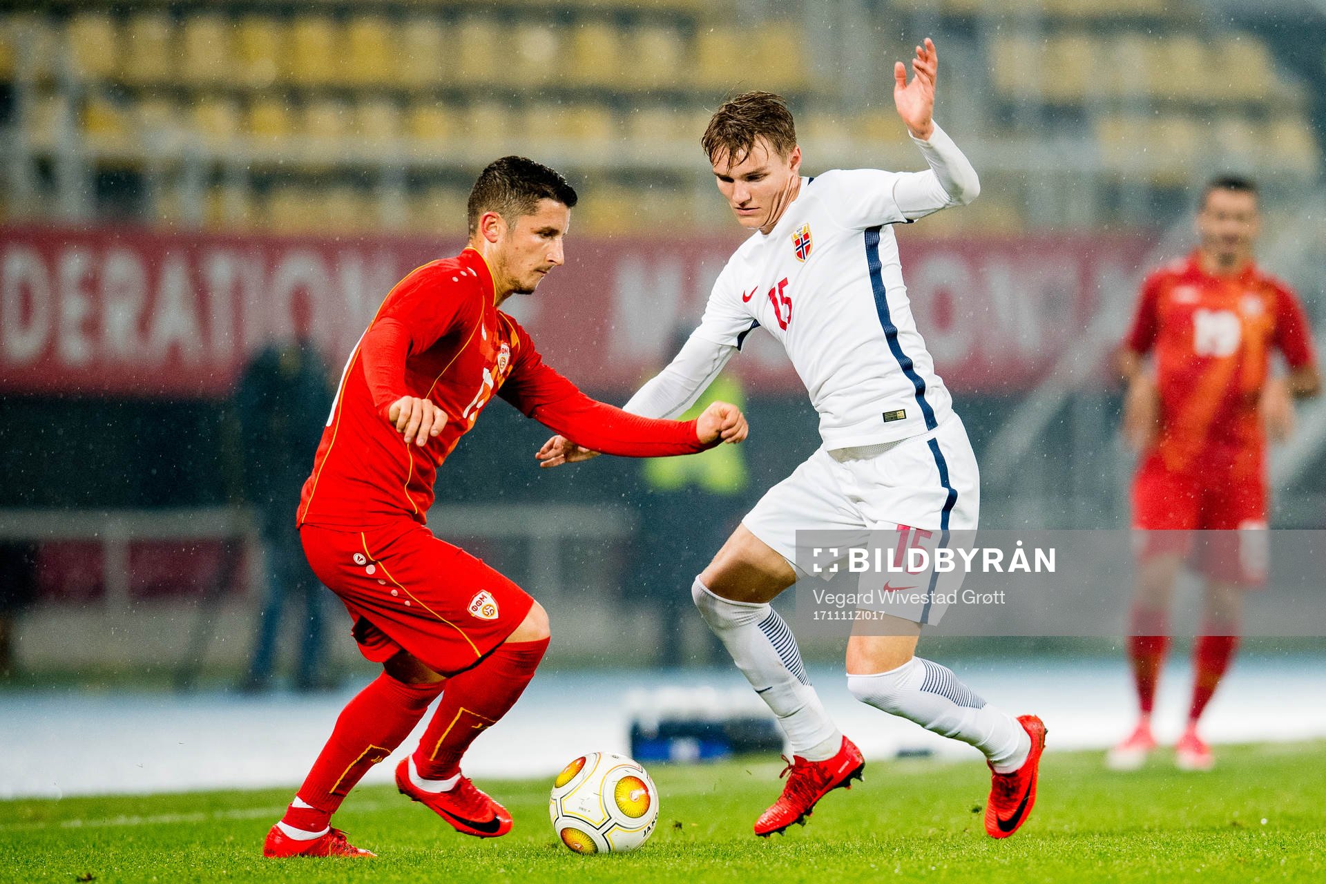 Enis Bardi of Macedonia and Martin Ødegaard of Norway
