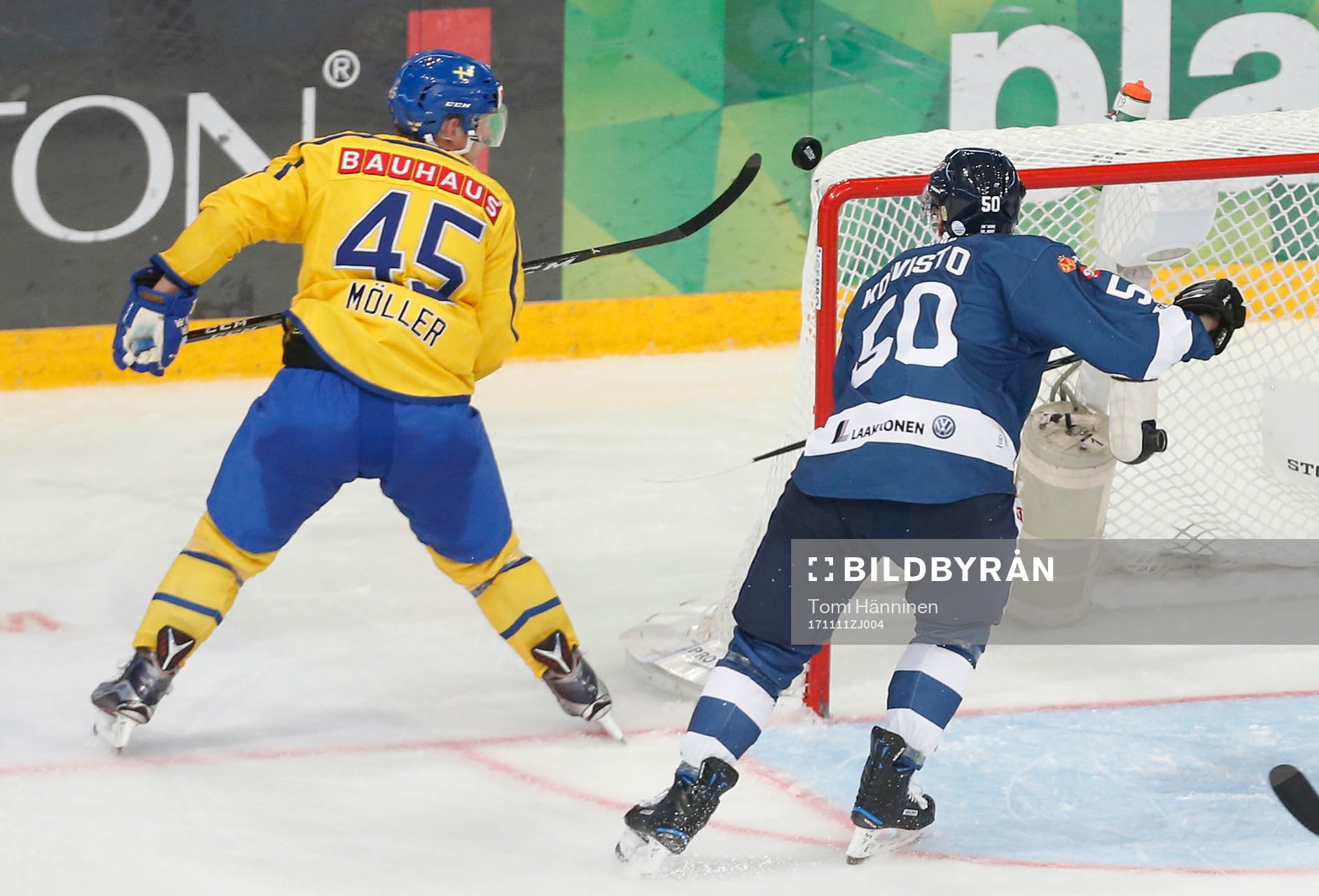 Oscar Möller #45, Sweden and Miika Koivisto #50, Finland