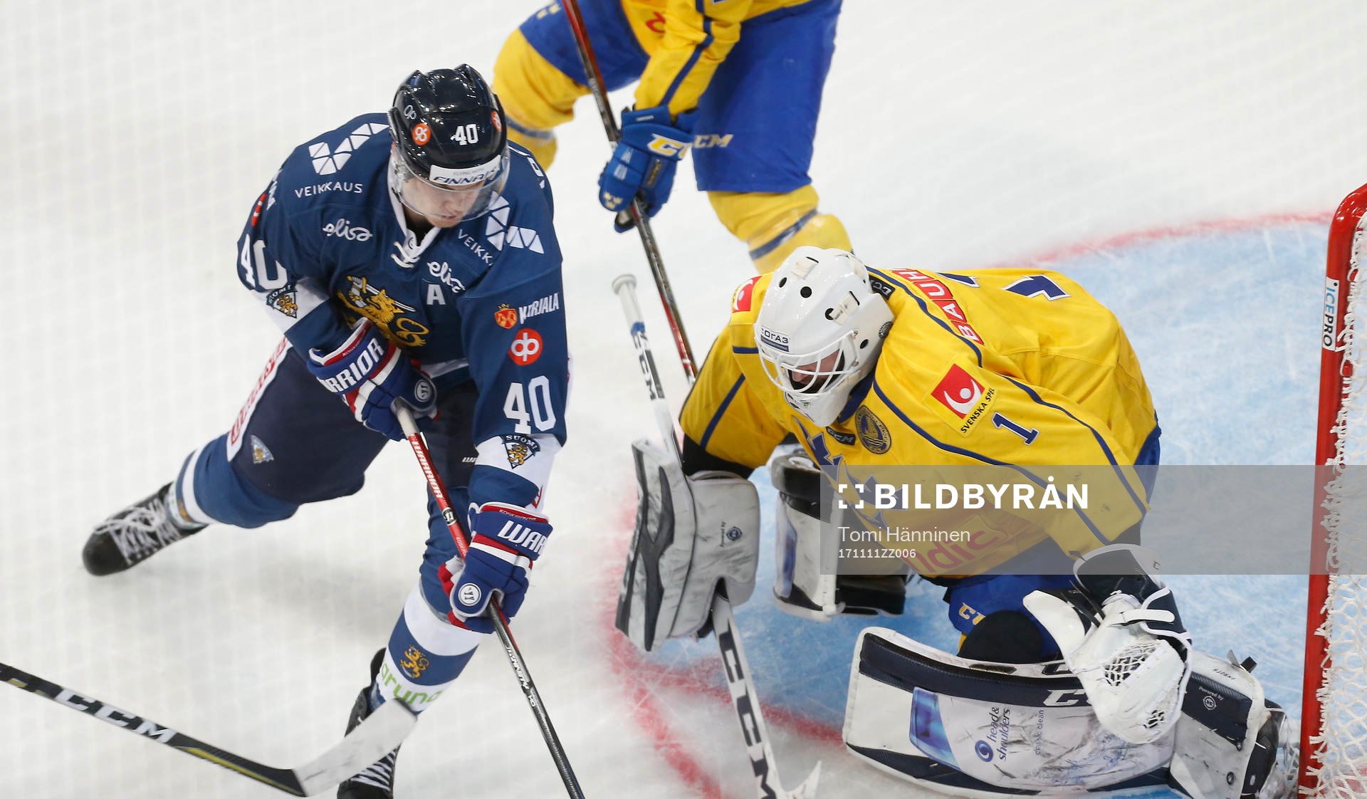 Jarno Koskiranta #40, Finland and Jhonas Enroth #1, Sweden