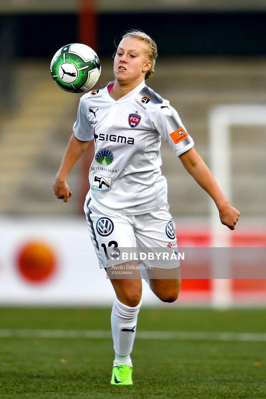 Rosengårds Sophie Sundqvist under fotbollsmatchen i Damallsvenskan mellan Rosengård och Hammarby den 12 november 2017 i Malmö.