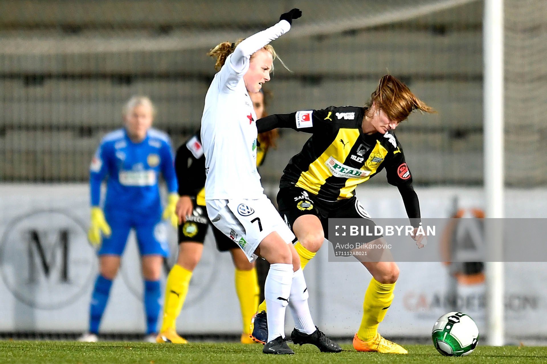 Rosengårds Ebba Wieder och Hammarbys Madeleine Tegström