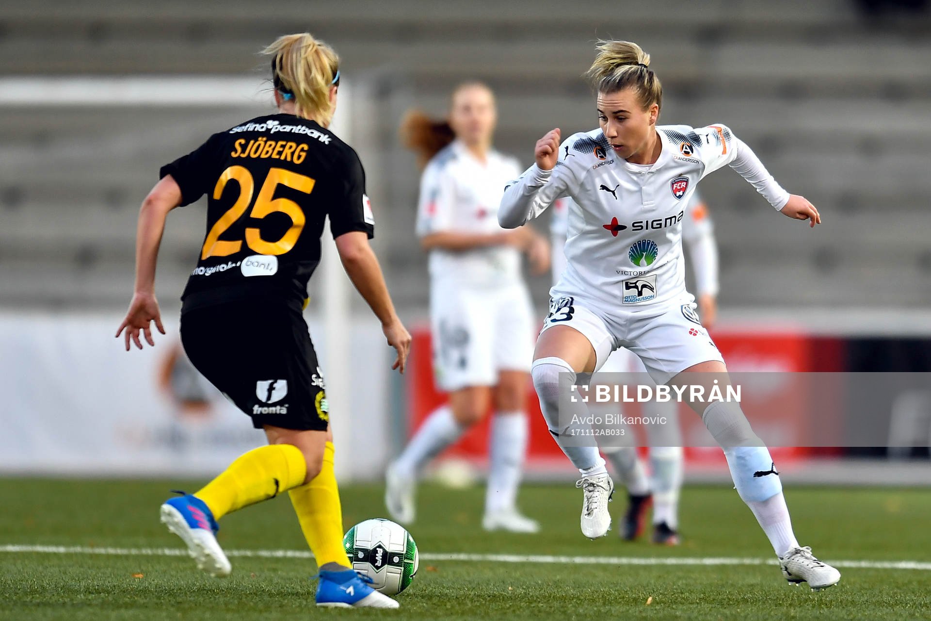 Hammarbys Frida Sjöberg och Rosengårds Jenna Hellstrom