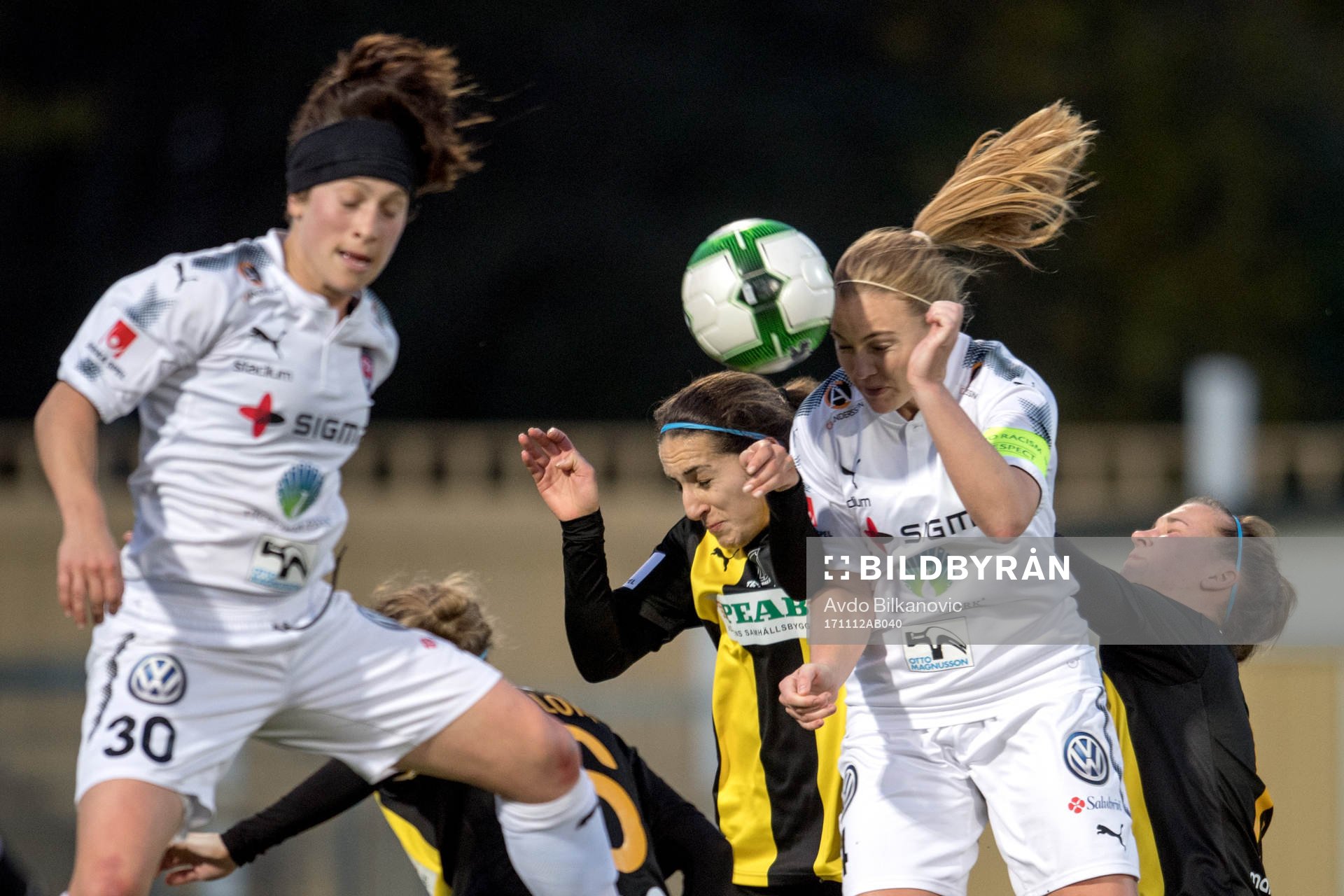 Rosengårds Ella Masar McLeod och Glodis Perla Viggosdottir