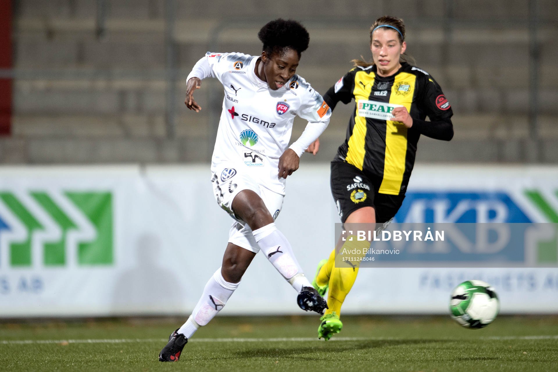 Rosengårds Anita Asante under fotbollsmatchen i Damallsvenskan mellan Rosengård och Hammarby den 12 november 2017 i Malmö.