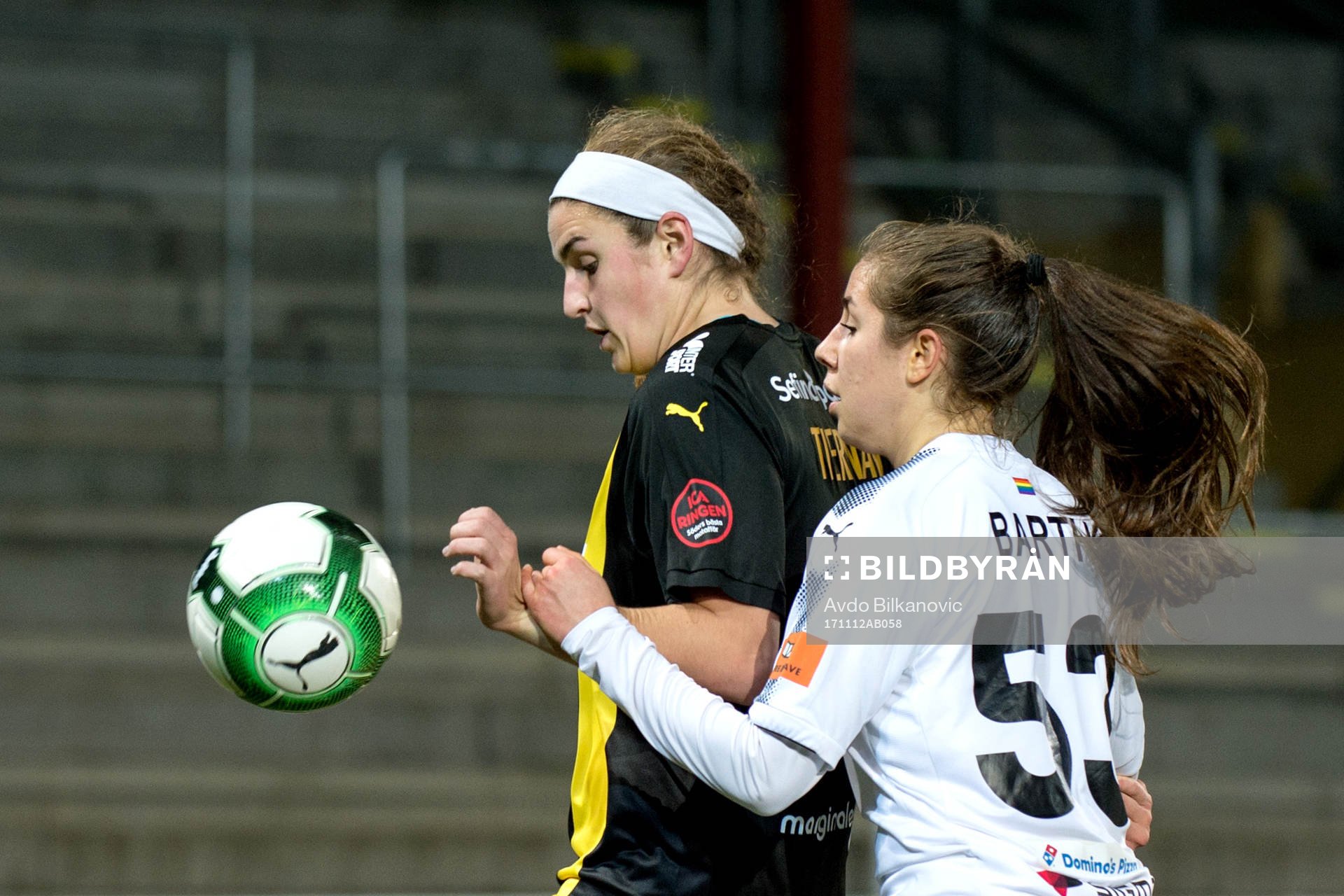Hammarbys Murielle Tiernan och Rosengårds Johanna Barth
