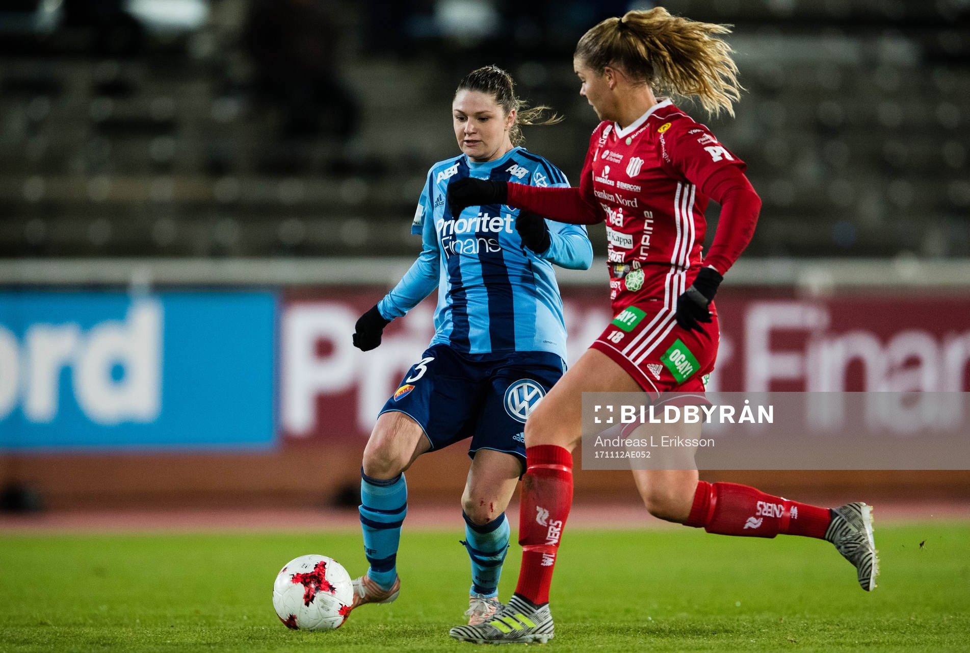 Djurgårdens Michelle Wörner och Piteås Nina Jakobsson