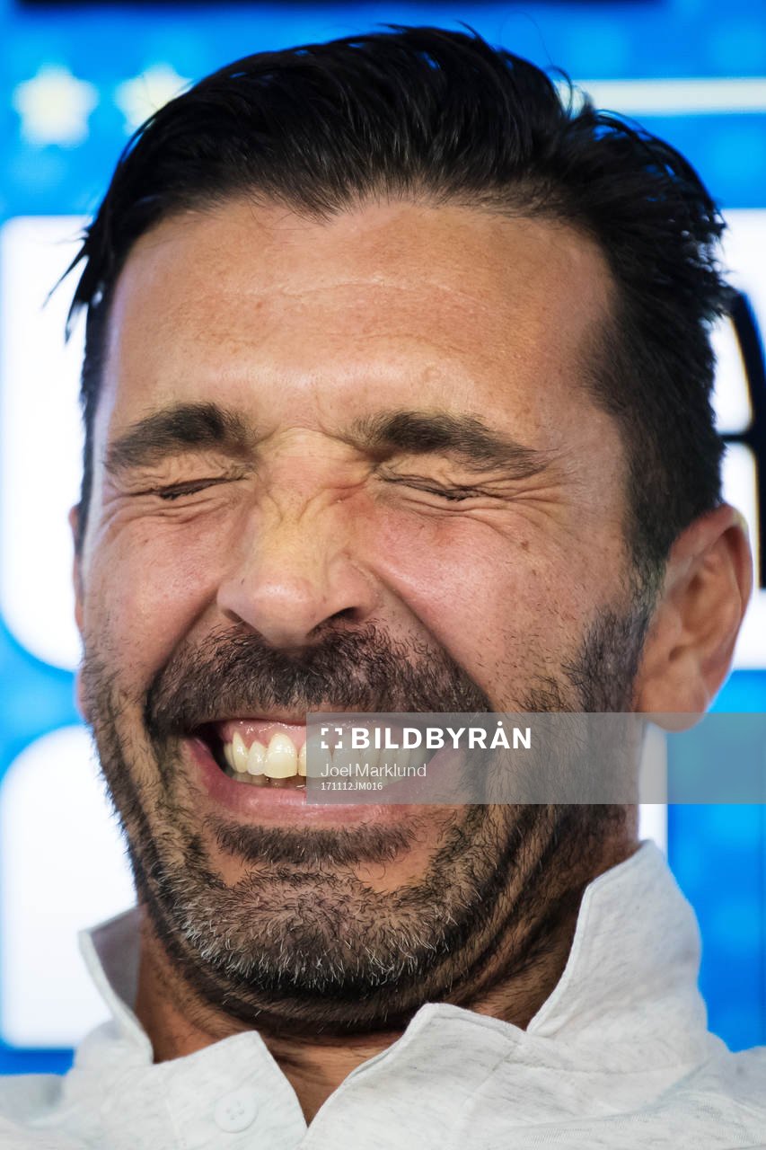 Gianluigi Buffon skrattar