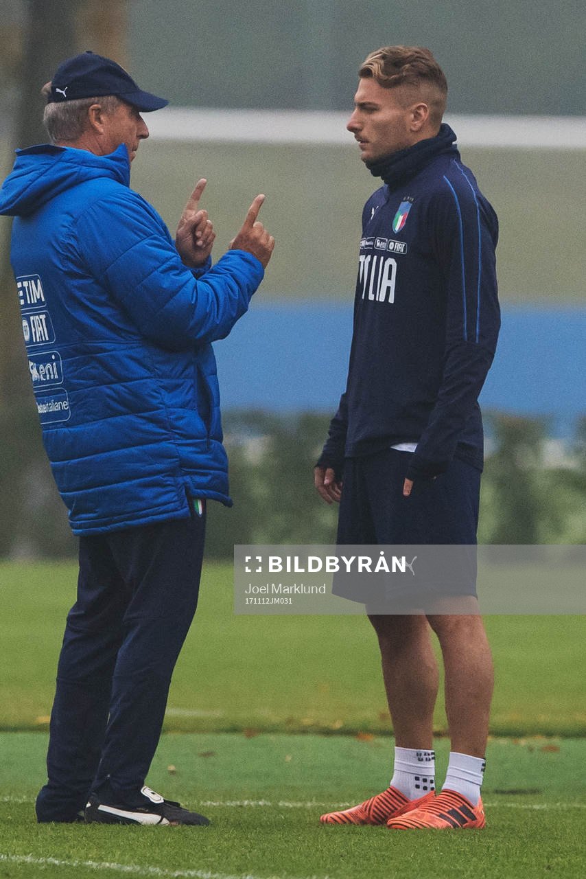 Förbundskapten Gian Piero Ventura i samtal med Ciro