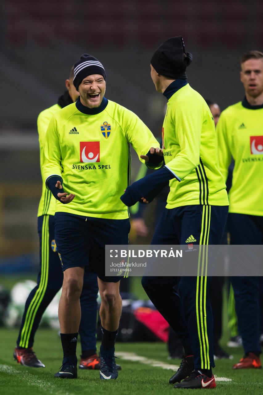 John Guidetti skojar med Victor Nilsson Lindelöf