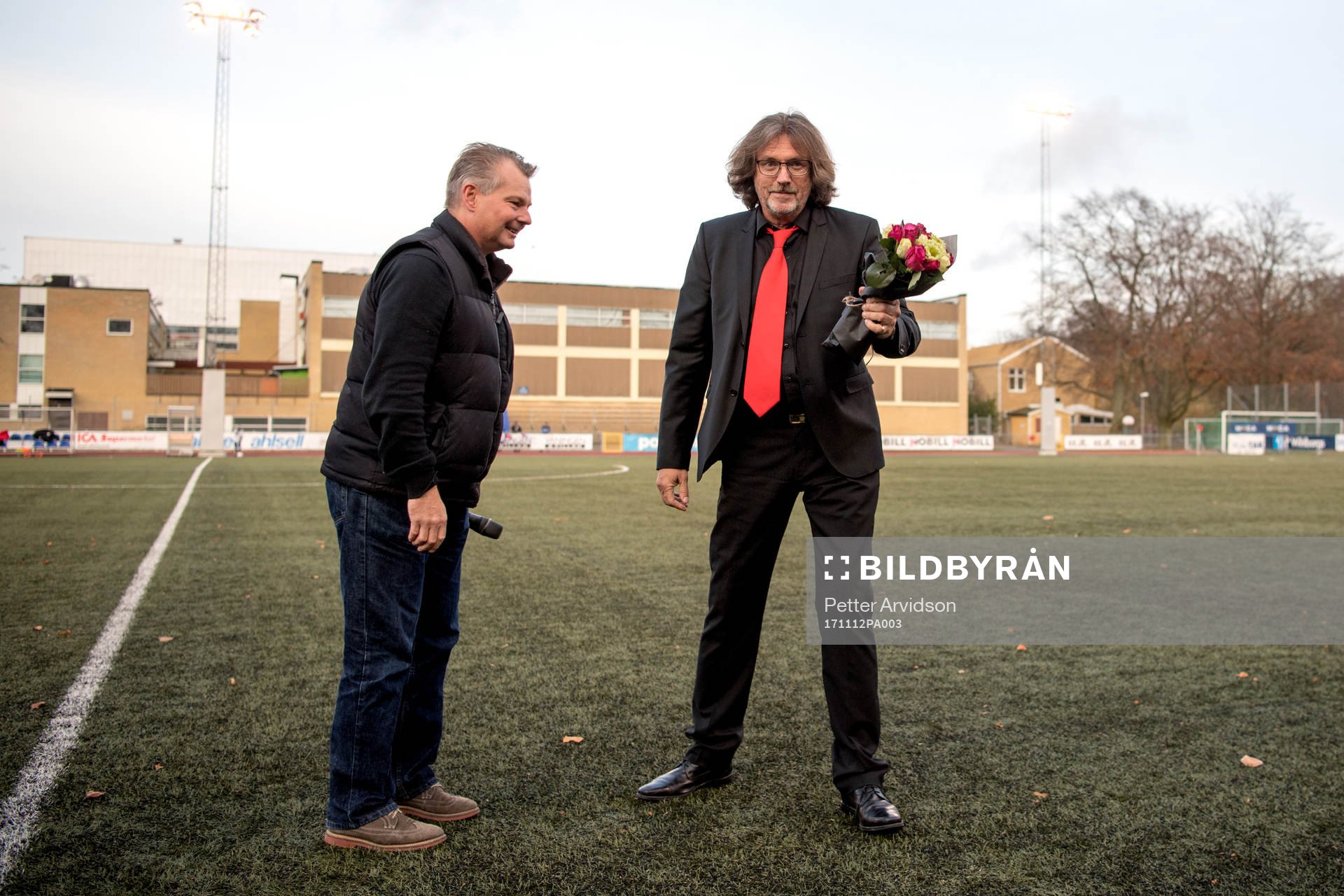 LB07s tränare Sven Sjunnesson avtackas av ordförande