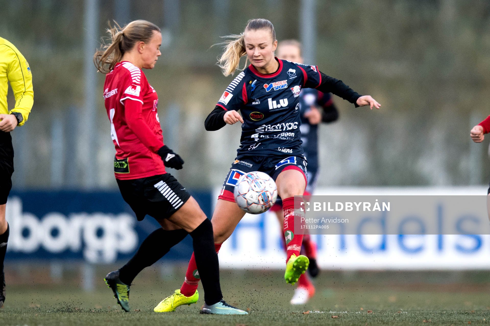 LB07s Elin Björklund och Linköpings Tove Almqvist