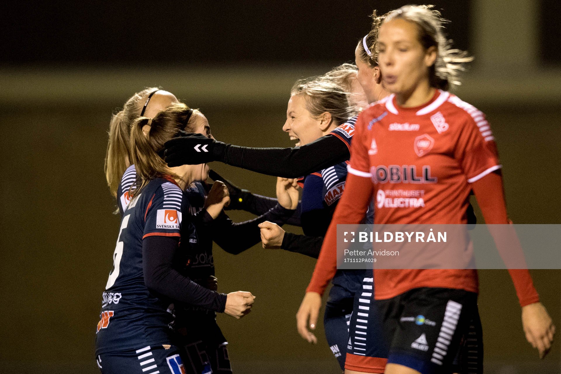Linköpings Lisa Lantz jublar med lagkamrater