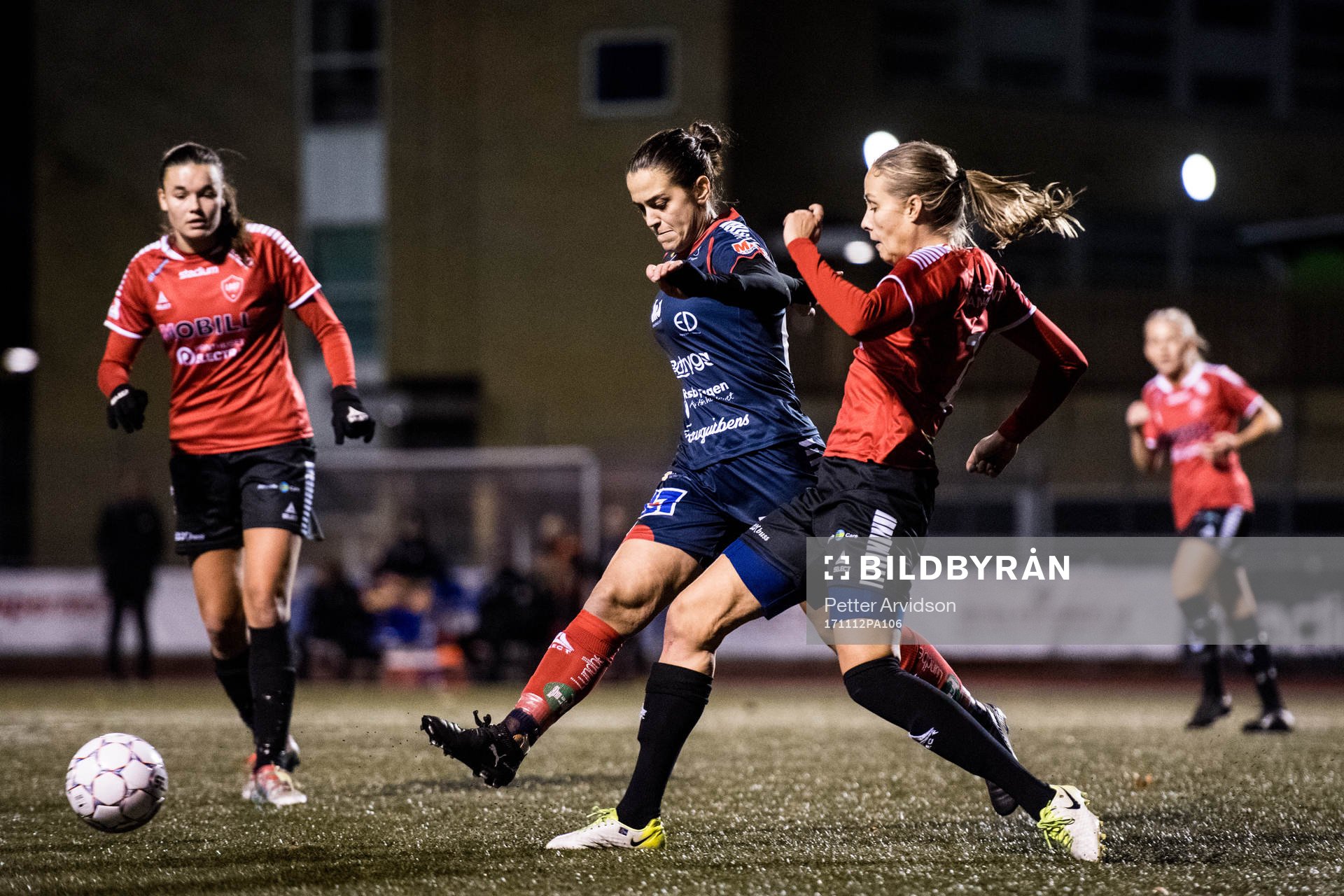 Linköpings Marija Banusic och LB07s Anna Björk