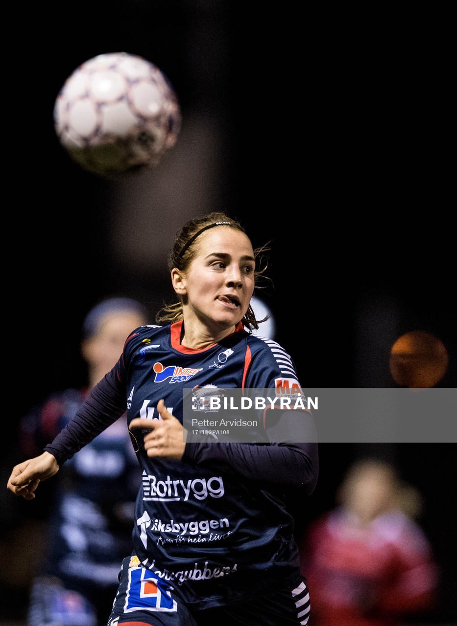 Linköpings Irma Helin under fotbollsmatchen i Damallsvenskan mellan LB07 och Linköping den 12 november 2017 i Malmö.