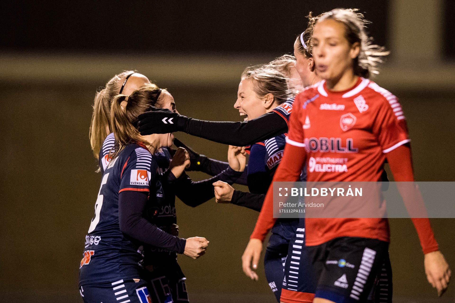 Linköpings Lisa Lantz jublar med lagkamrater