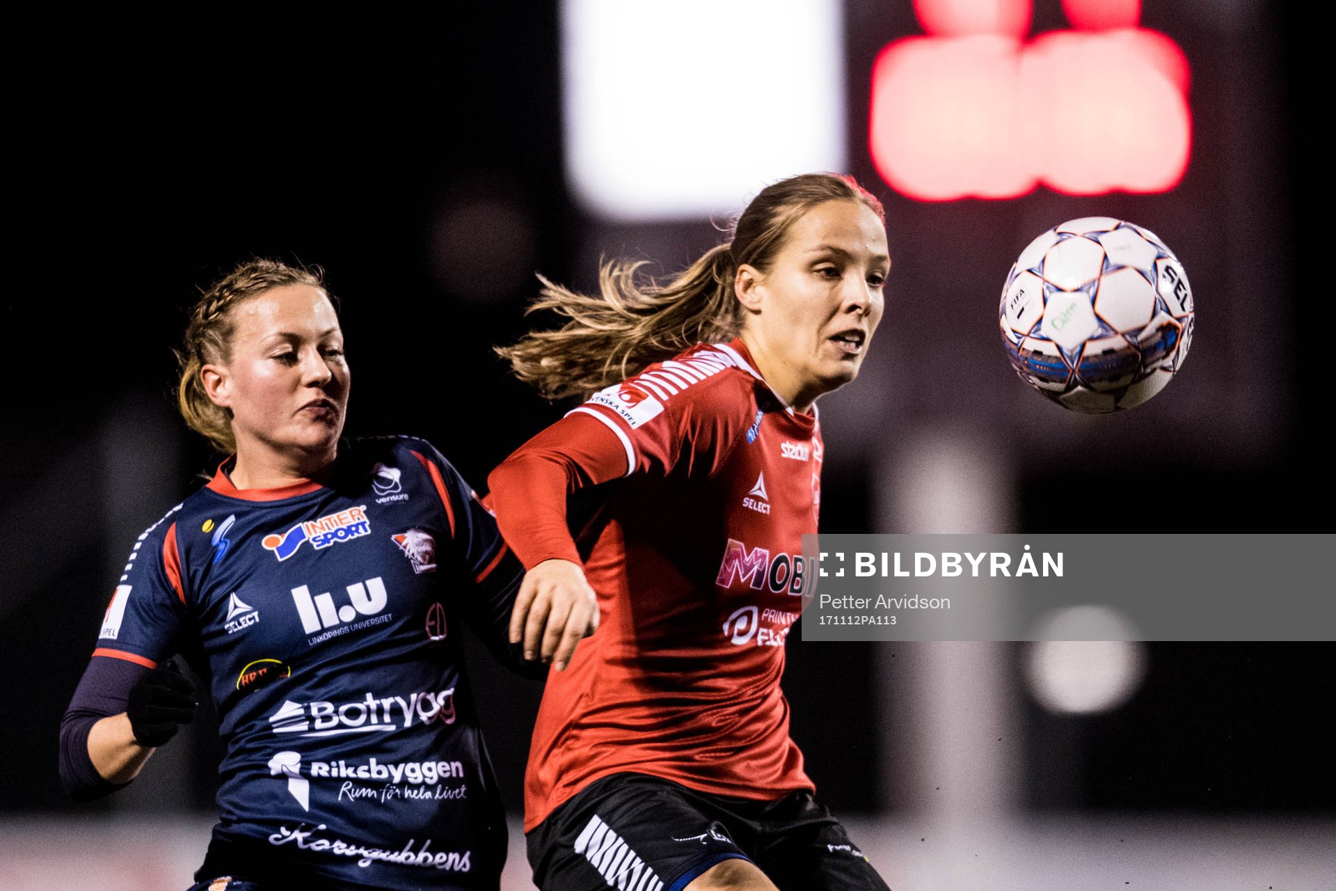 Linköpings Kristine Minde och LB07s Anna Björk