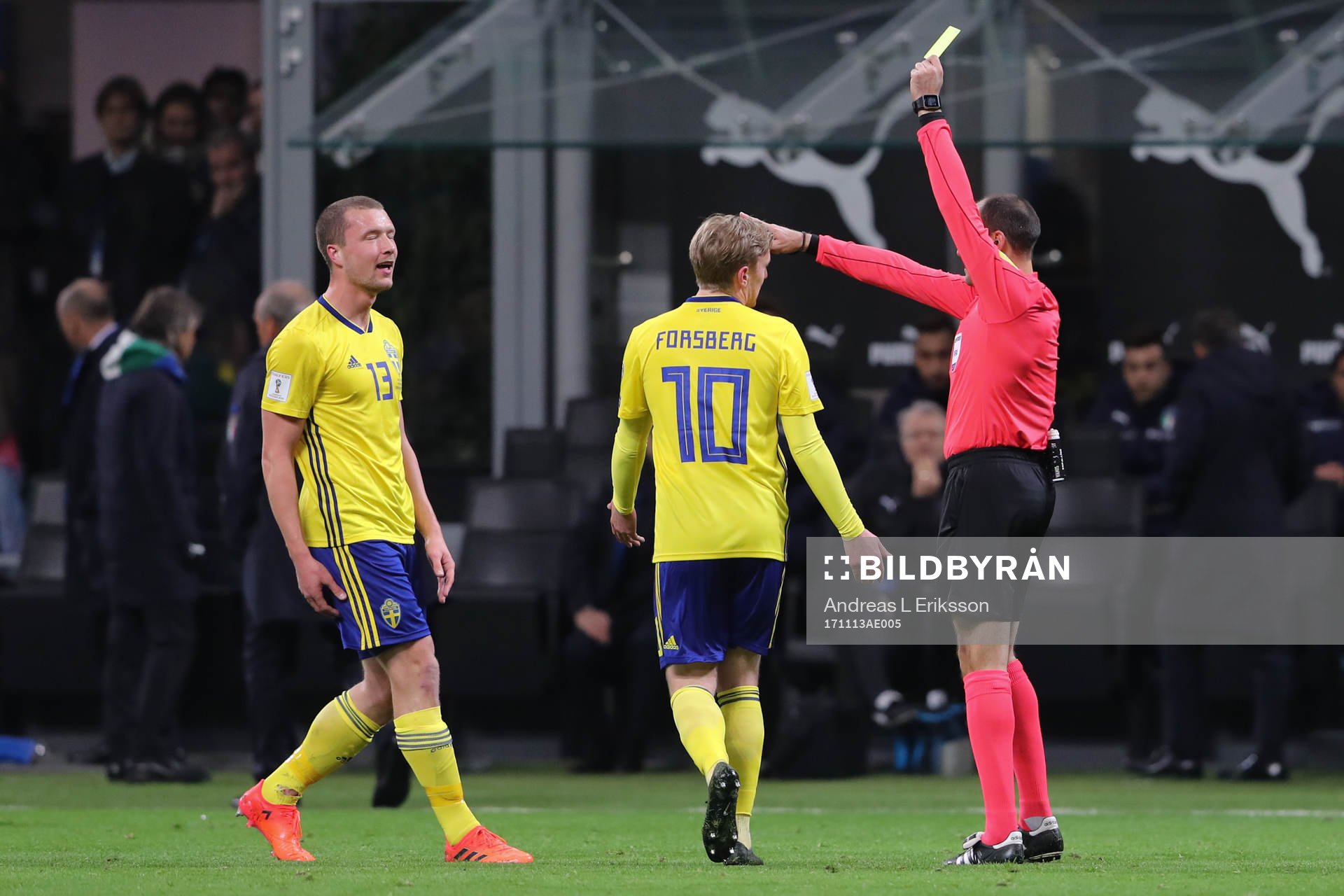 Sveriges Jakob Johansson får gult kort