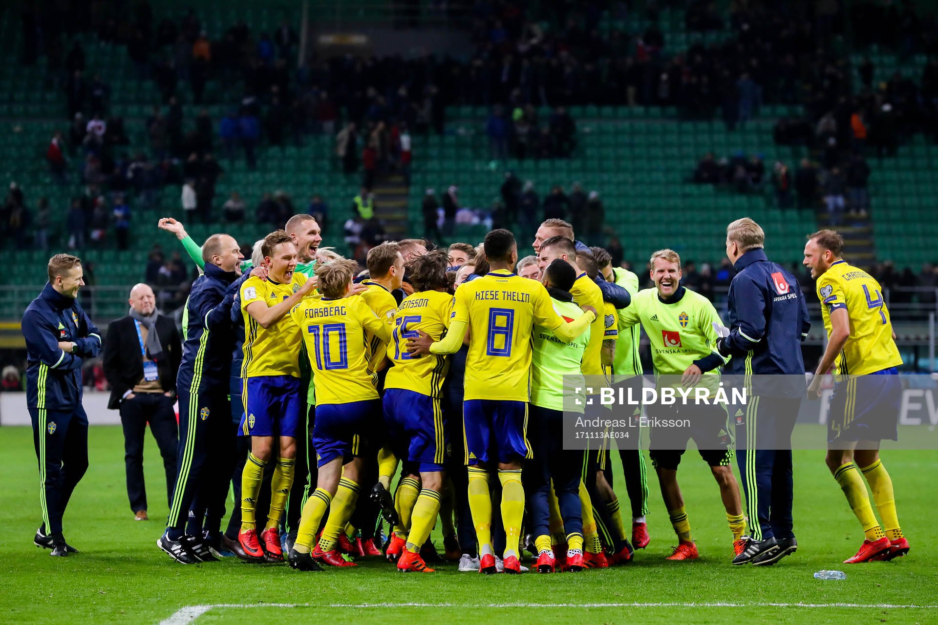 Sveriges spelare jublar