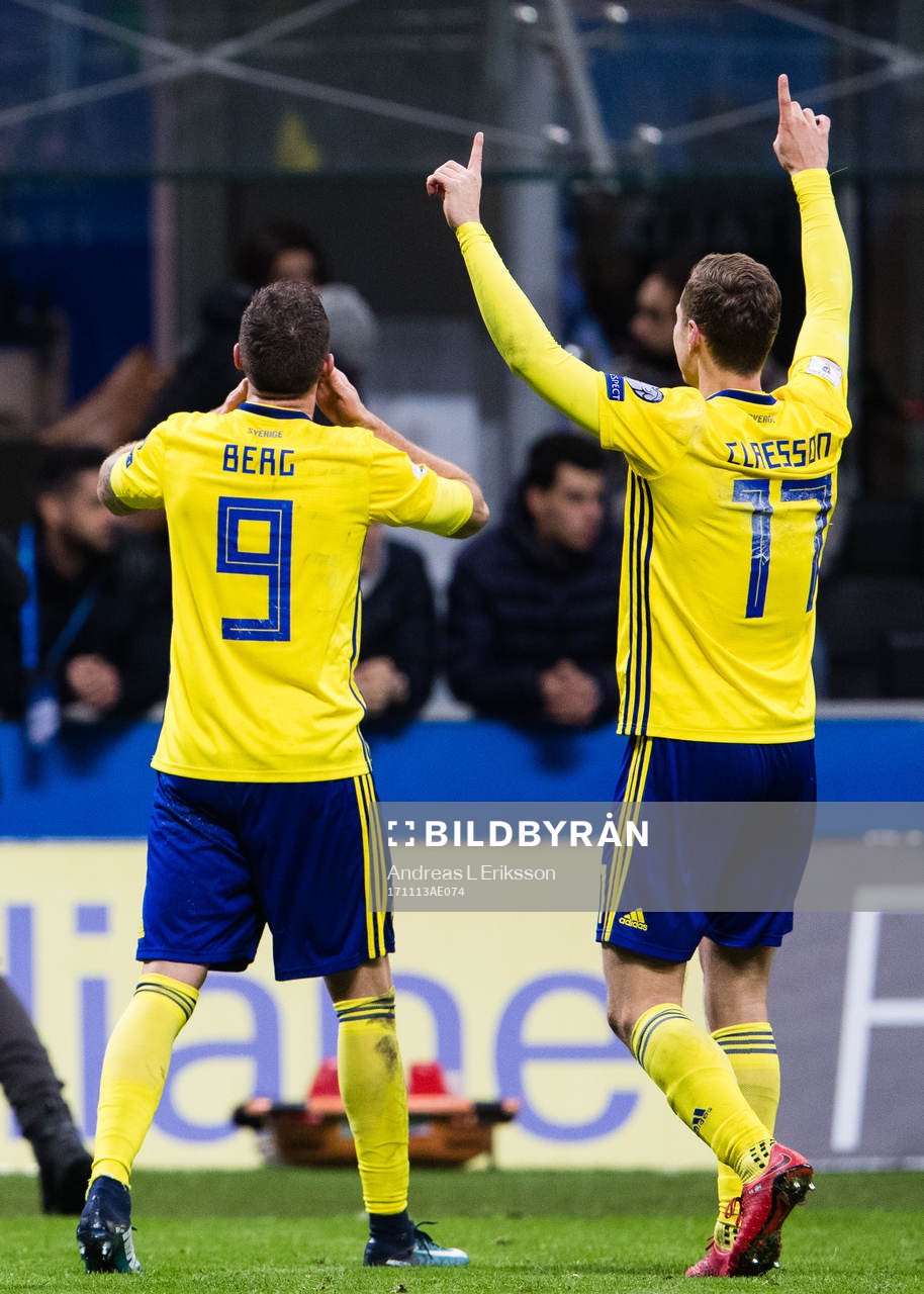 Sveriges Marcus Berg  och Viktor Claesson jublar