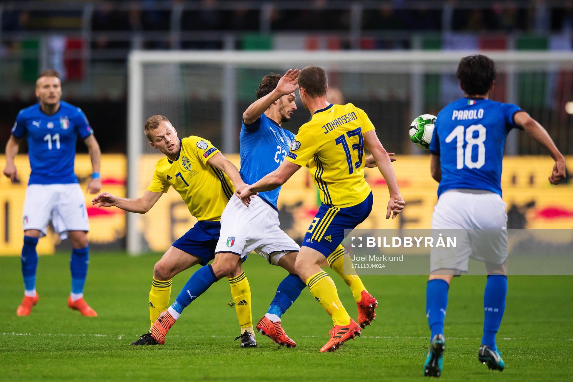 Sveriges Sebastian Larsson och Jakob Johansson utmanas av
