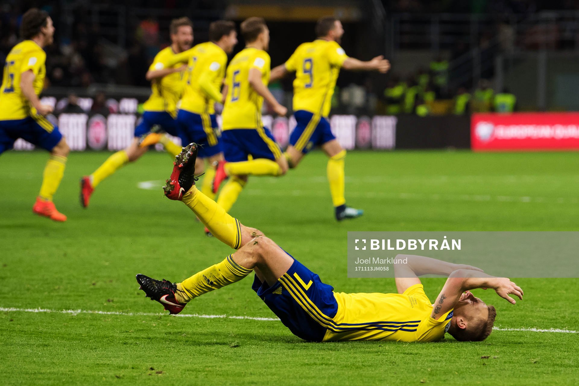 Sveriges Sebastian Larsson jublar