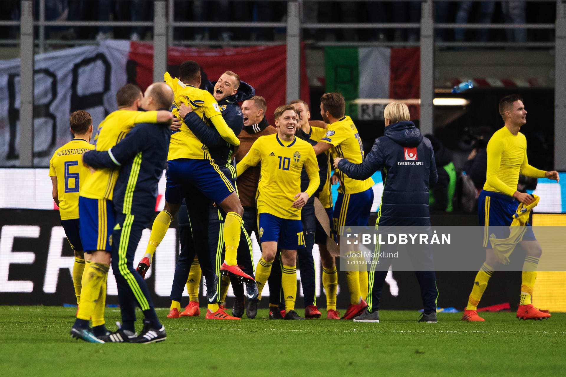 Sveriges spelare med Isaac Kiese Thelin, John Guidetti och