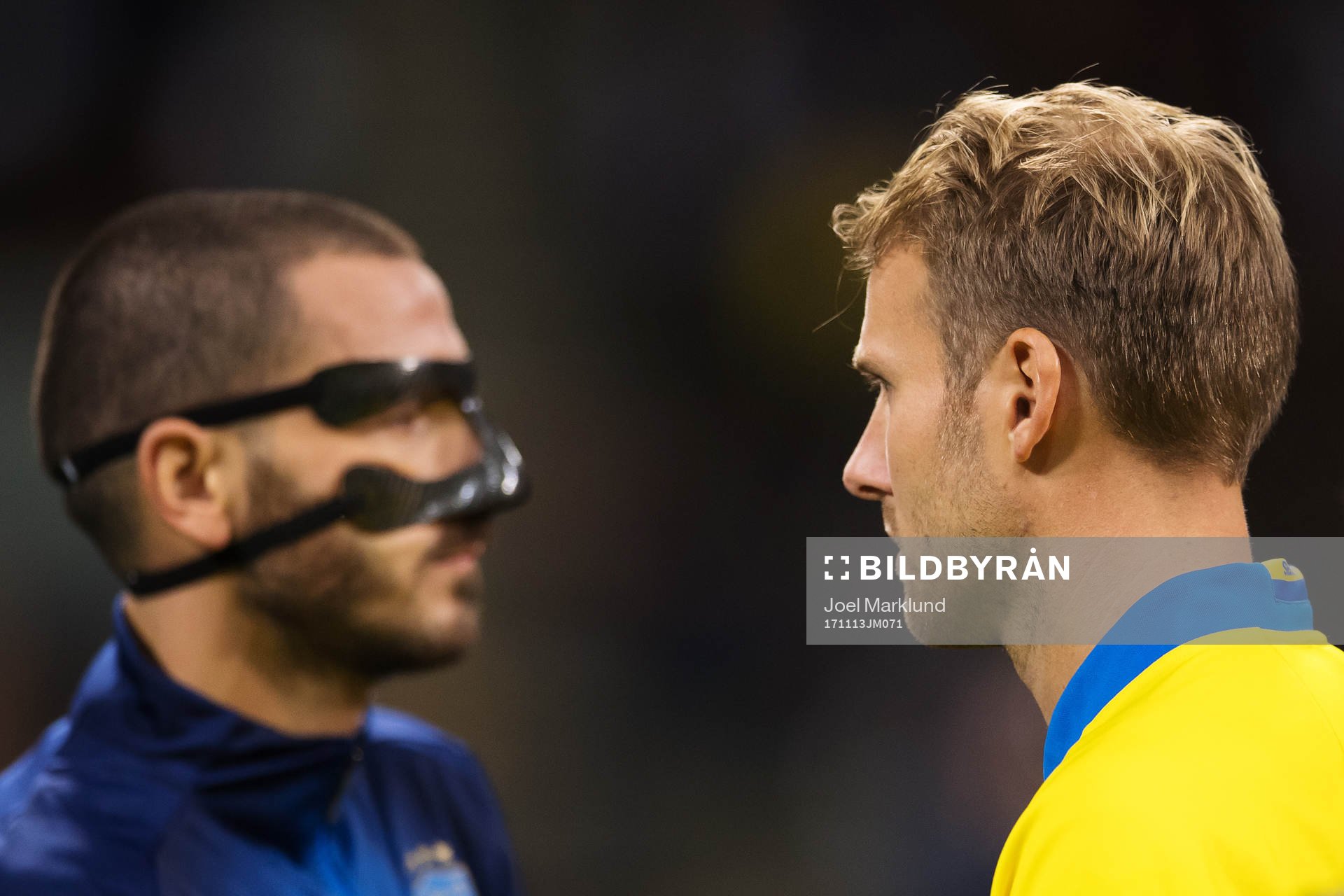 Italiens Leonardo Bonucci och Sveriges Ola Toivonen