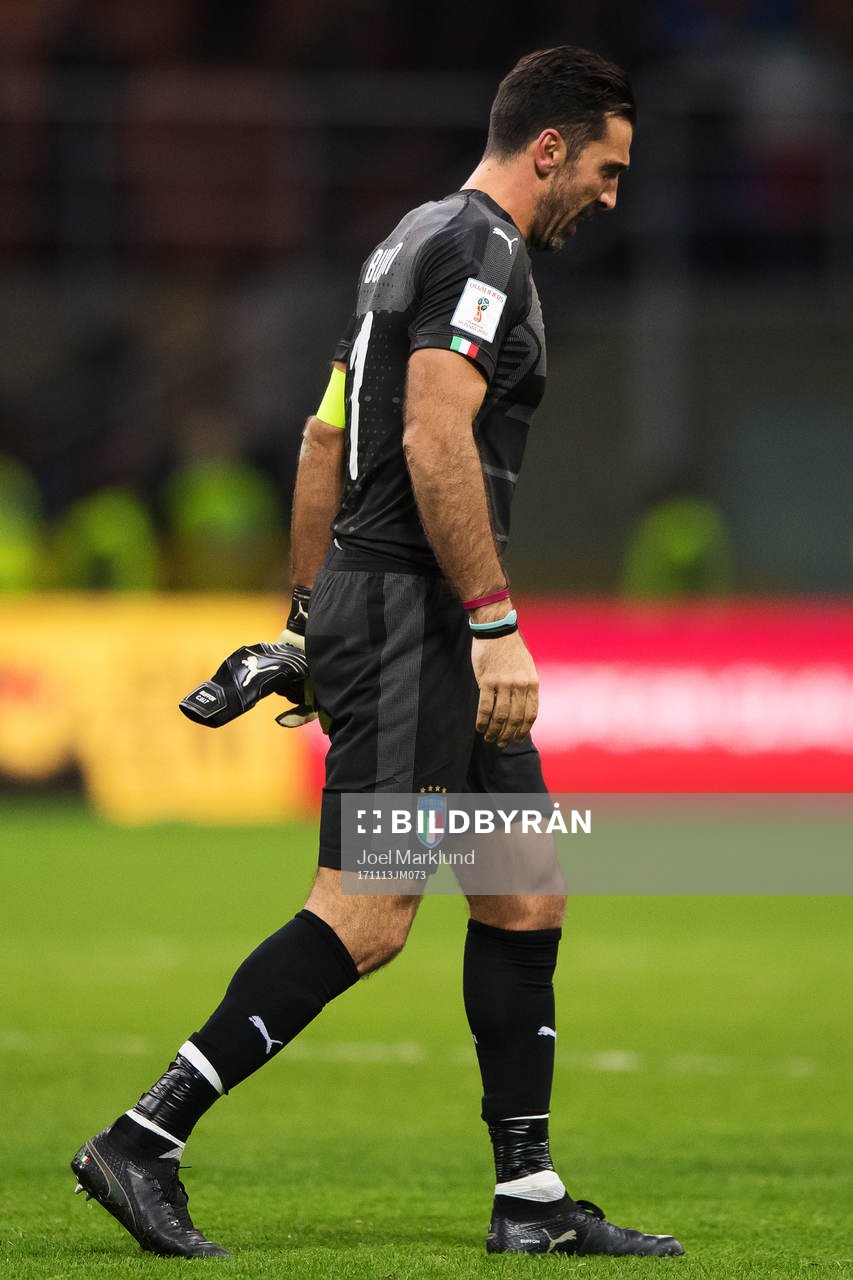 Italiens målvakt Gianluigi Buffon deppar