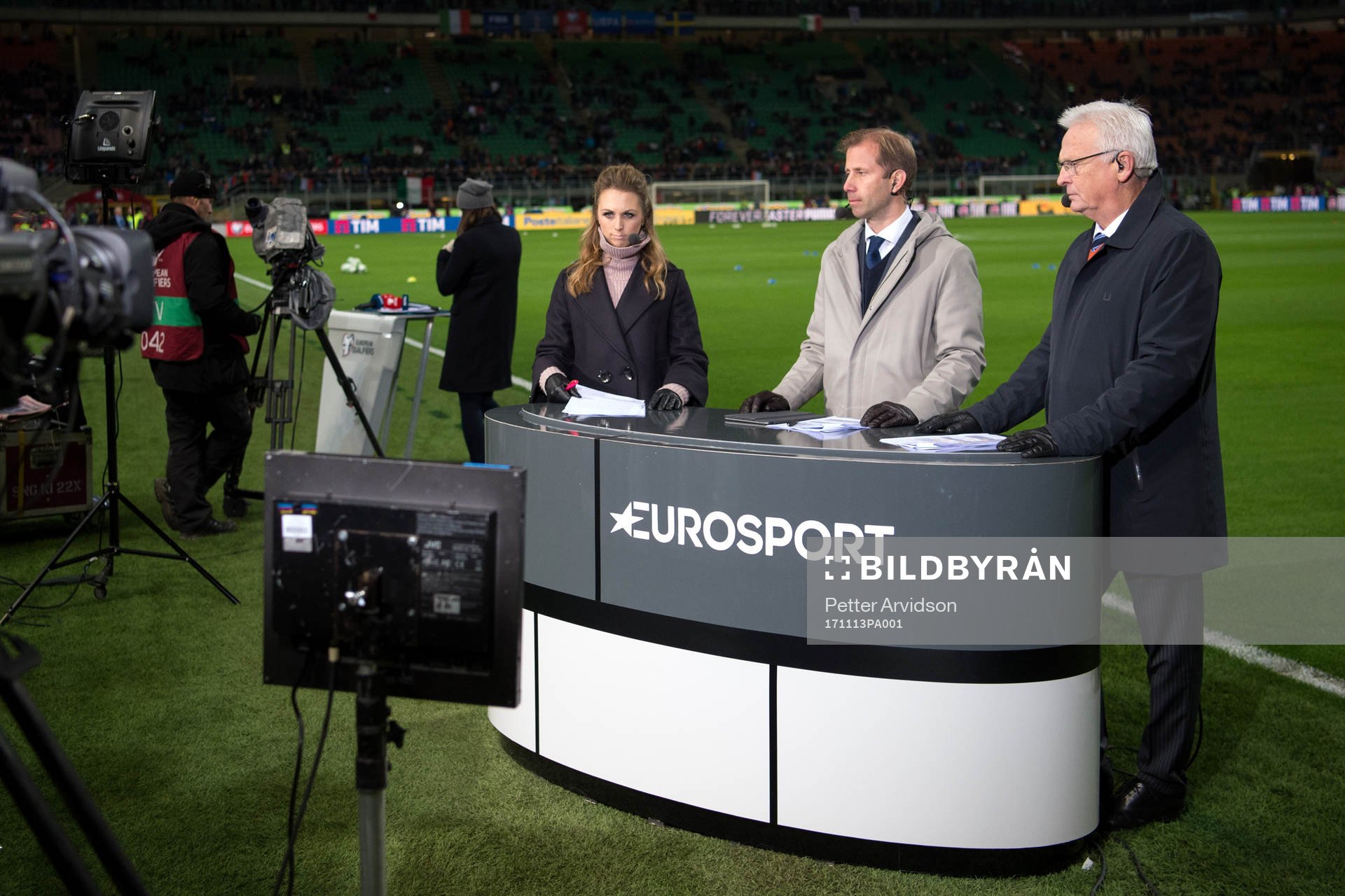 Karin Frick, Simon Bank och Hans Backe i Eurosports studio