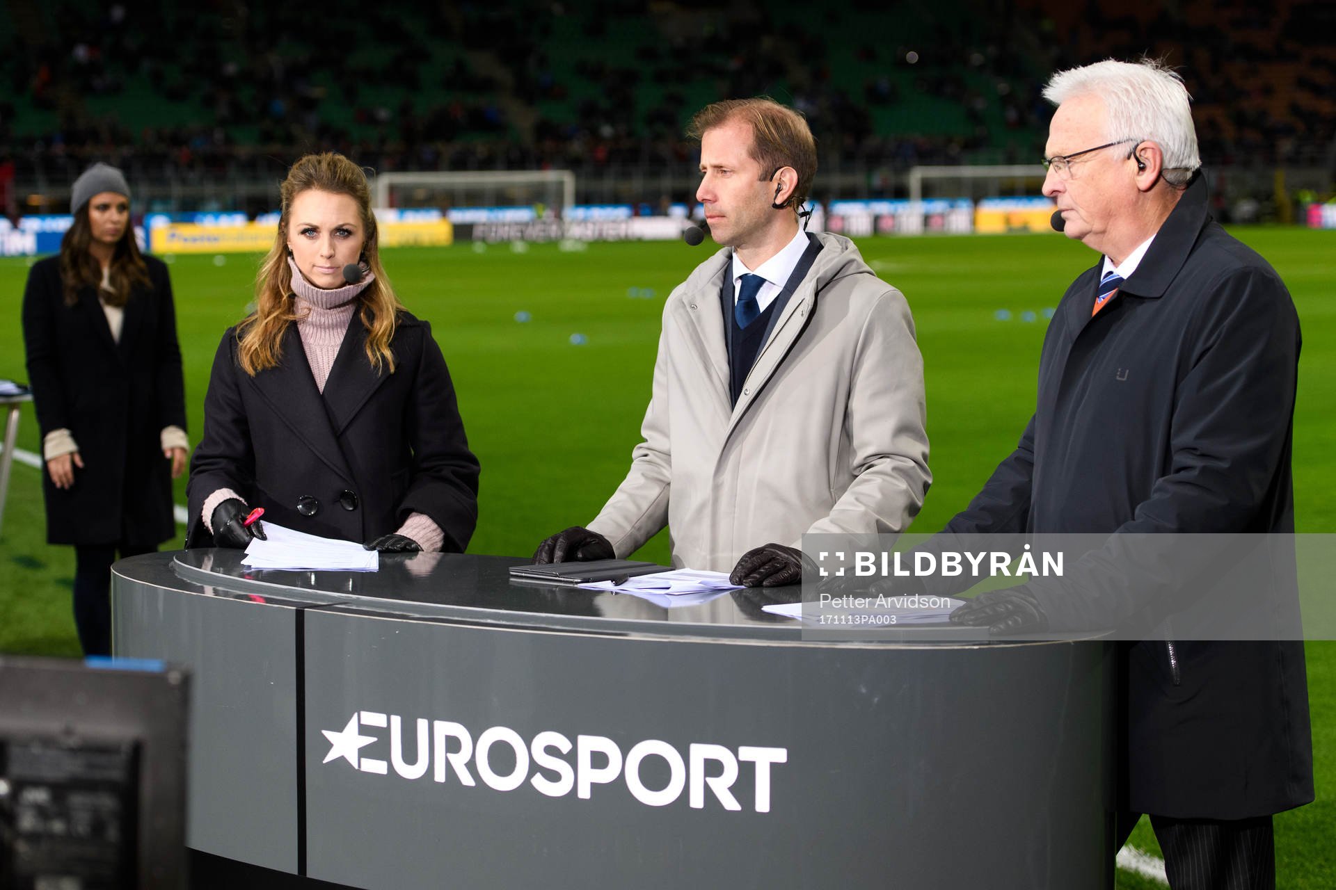 Karin Frick, Simon Bank och Hans Backe i Eurosports studio inför fotbollsmatchen i VM-kvalets play-off mellan Italien och Sverige den 13 november 2017 i Milano.
