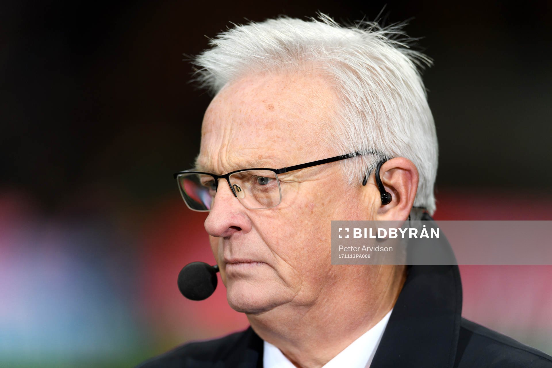 Hans Backe i Eurosports Studio innan fotbollsmatchen i