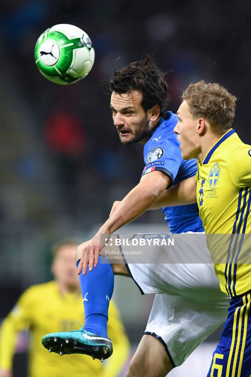 Italiens Marco Parolo och Sveriges Ludwig Augustinsson
