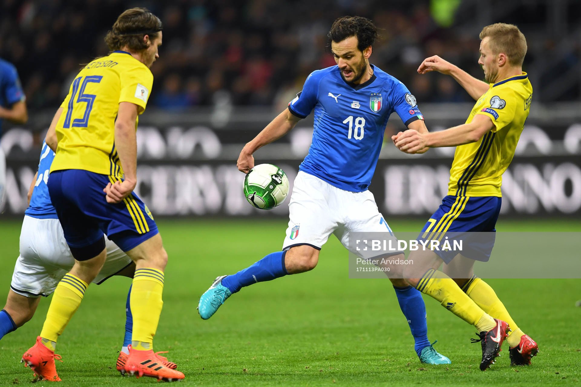 Italiens Marco Parolo och Sveriges Sebastian Larsson
