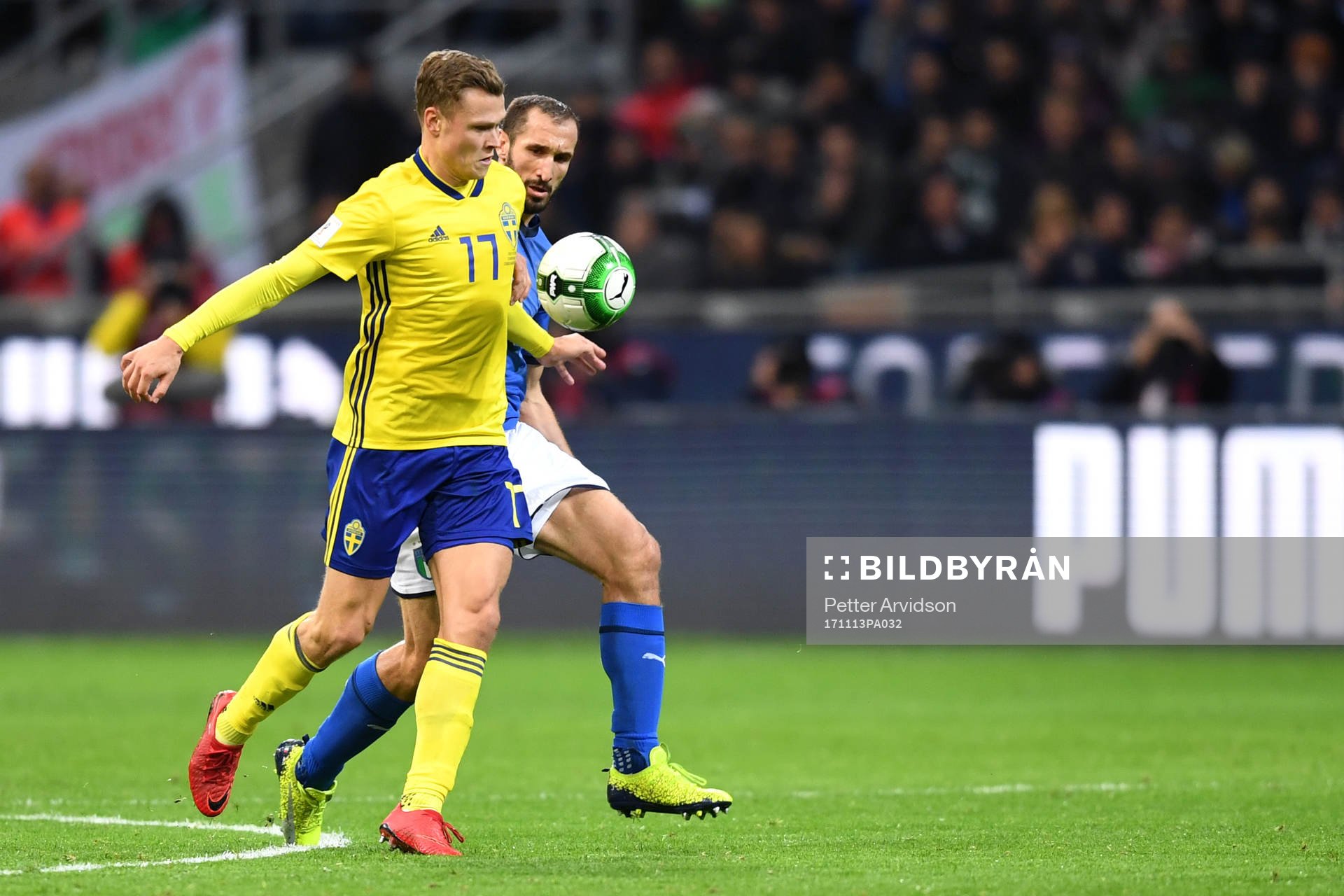 Sveriges Viktor Claesson och Italiens Giorgio Chiellini