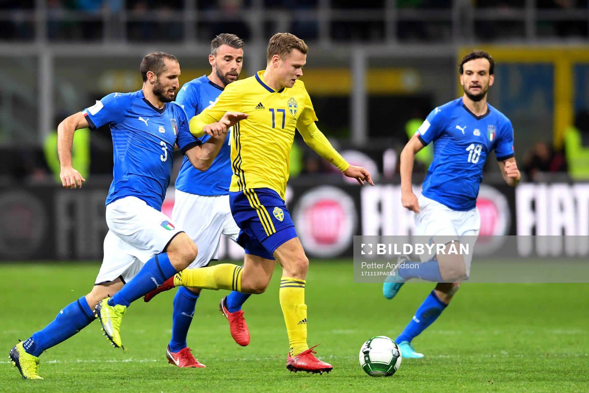 Sveriges Viktor Claesson mor Italiens Giorgio Chiellini,