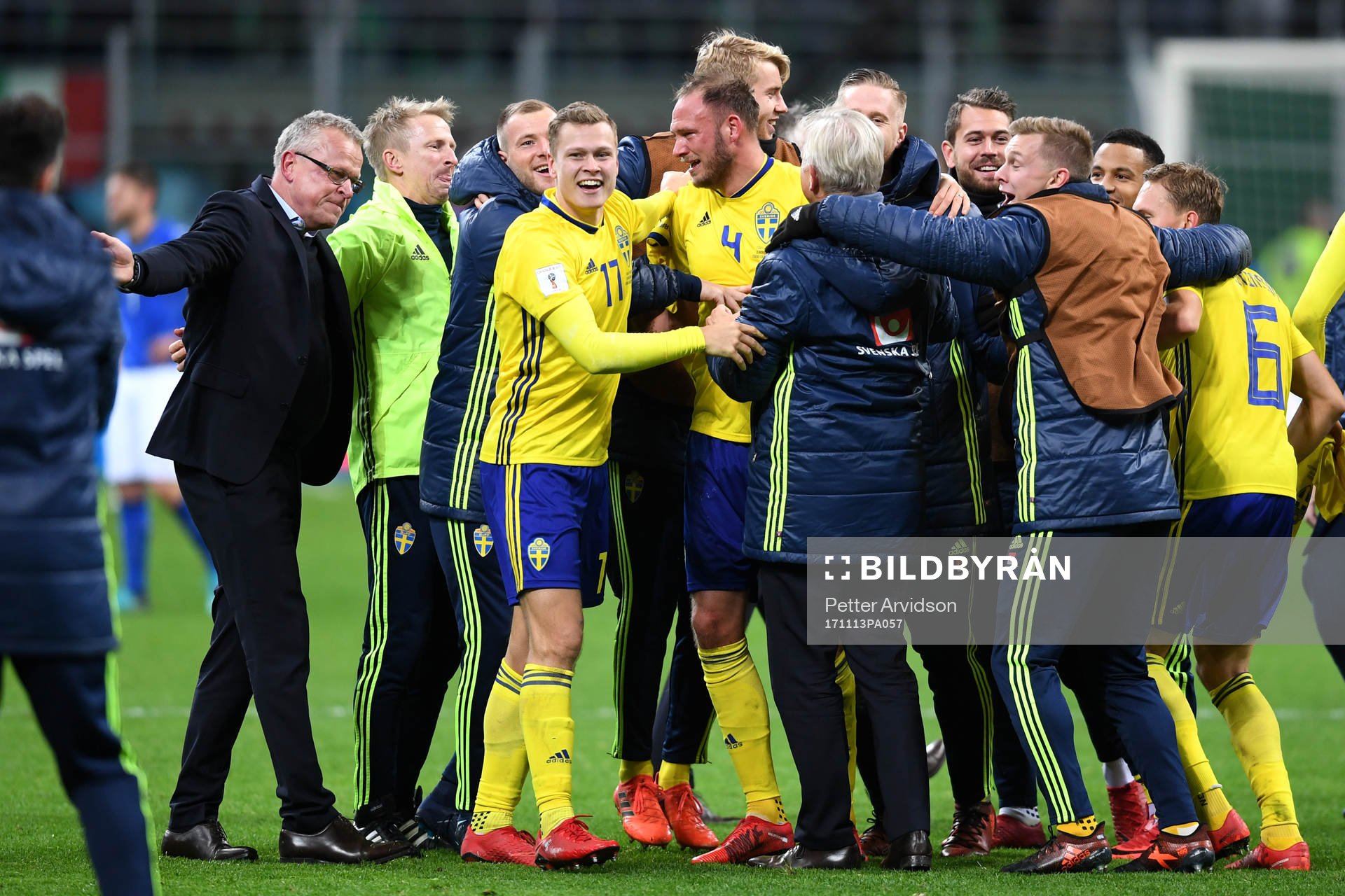 De svenska spelarna jublar