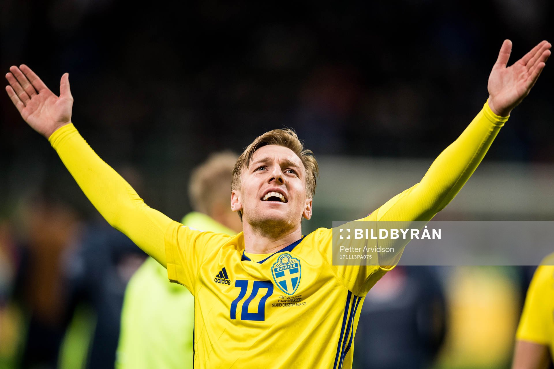Sveriges Emil Forsberg jublar