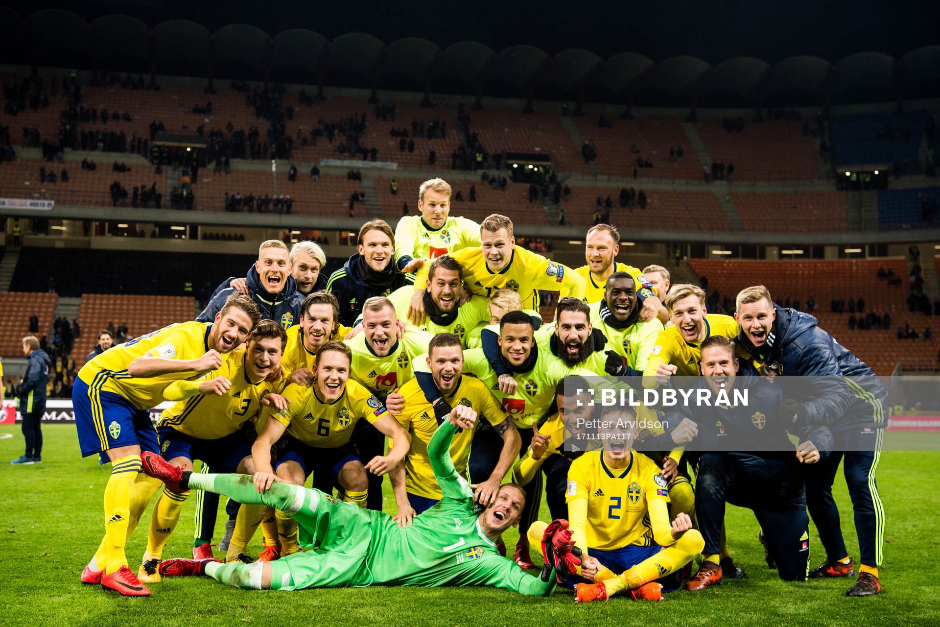 Sveriges spelare jublar efter att VM-platsen är säkrad efter fotbollsmatchen i VM-kvalets play-off mellan Italien och Sverige den 13 november 2017 i Milano.