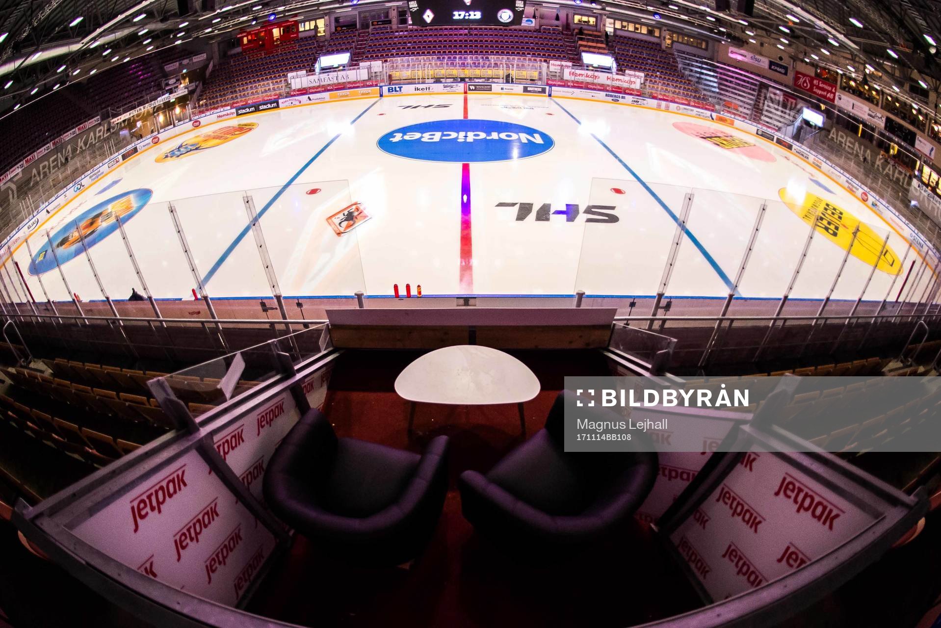 VIP soffan i NKT arena innan ishockeymatchen i SHL mellan