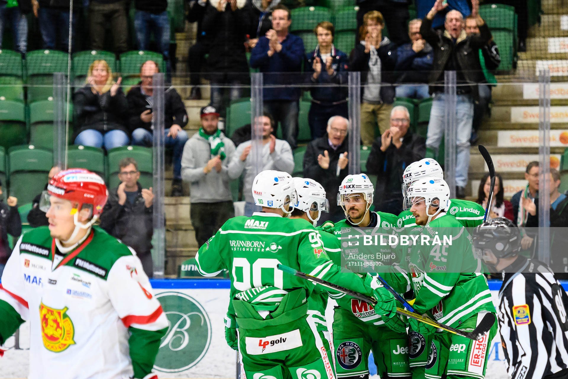 Rögles spelare jublar