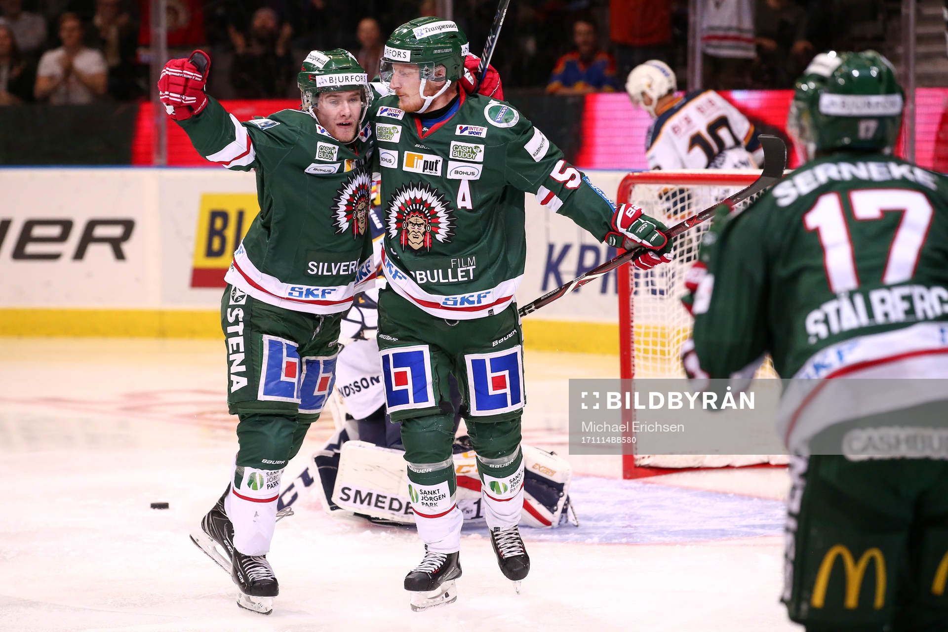 Frölundas Jesper Emanuelsson och Simon Hjalmarsson jublar