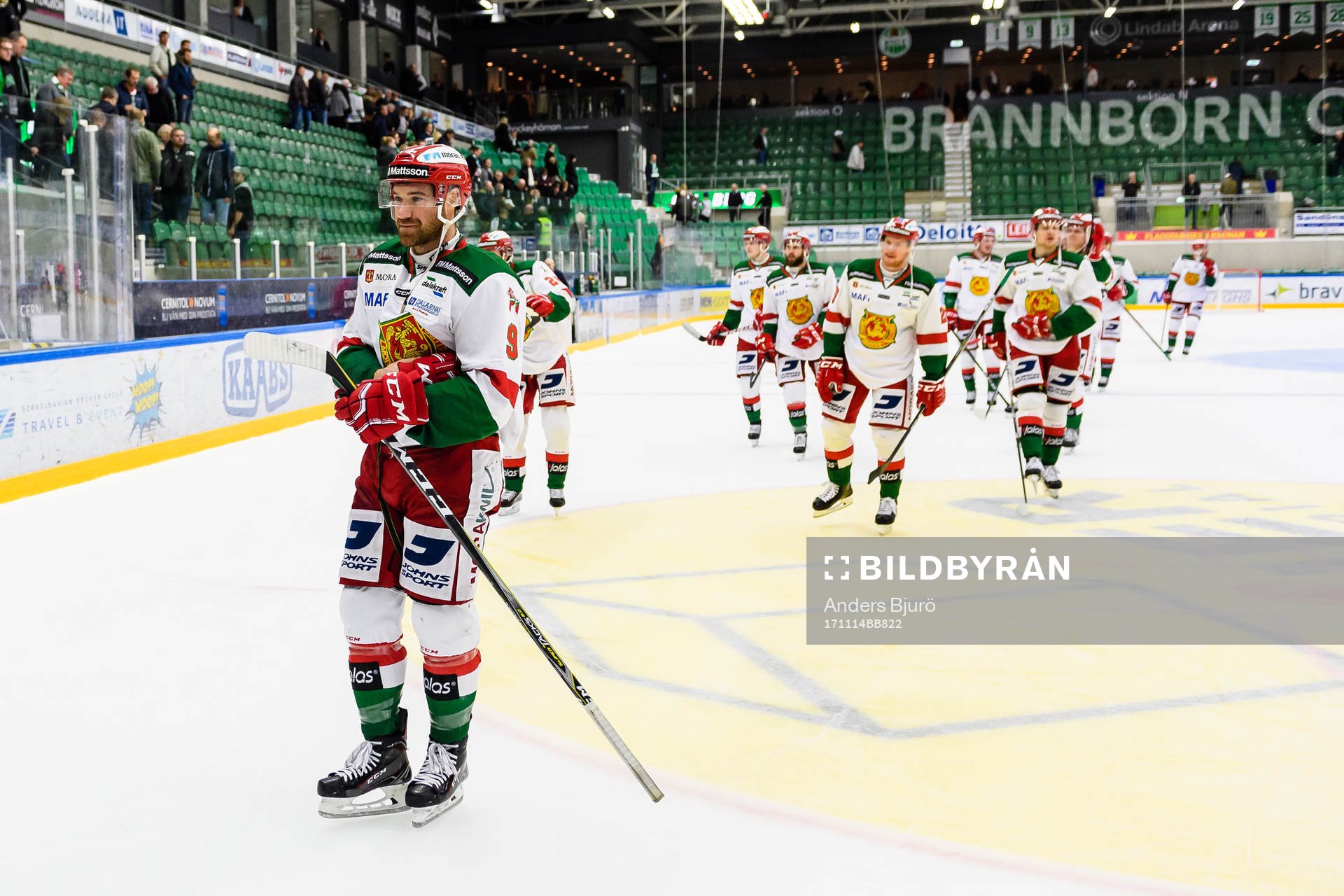 Moras Andrew Rowe lämnar isen